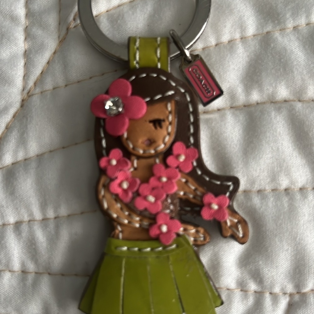 Rare Coach Hawaiian Hula Girl and Plumeria Flower 🌺 Key Holder - Picture 2 of 7